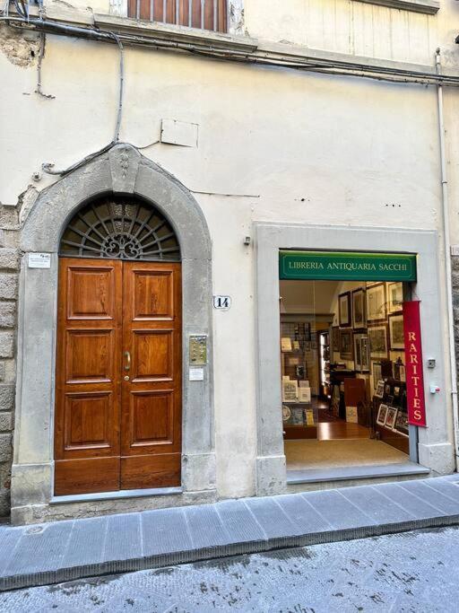 Appartement Lambe Next To Ponte Vecchio And Uffizi - Lovetheapartments *