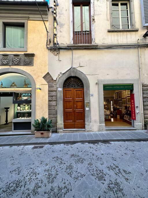 Appartement Lambe Next To Ponte Vecchio And Uffizi - Lovetheapartments *