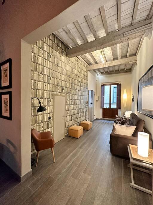 Lambe Next To Ponte Vecchio And Uffizi - Lovetheapartments Appartement Florence